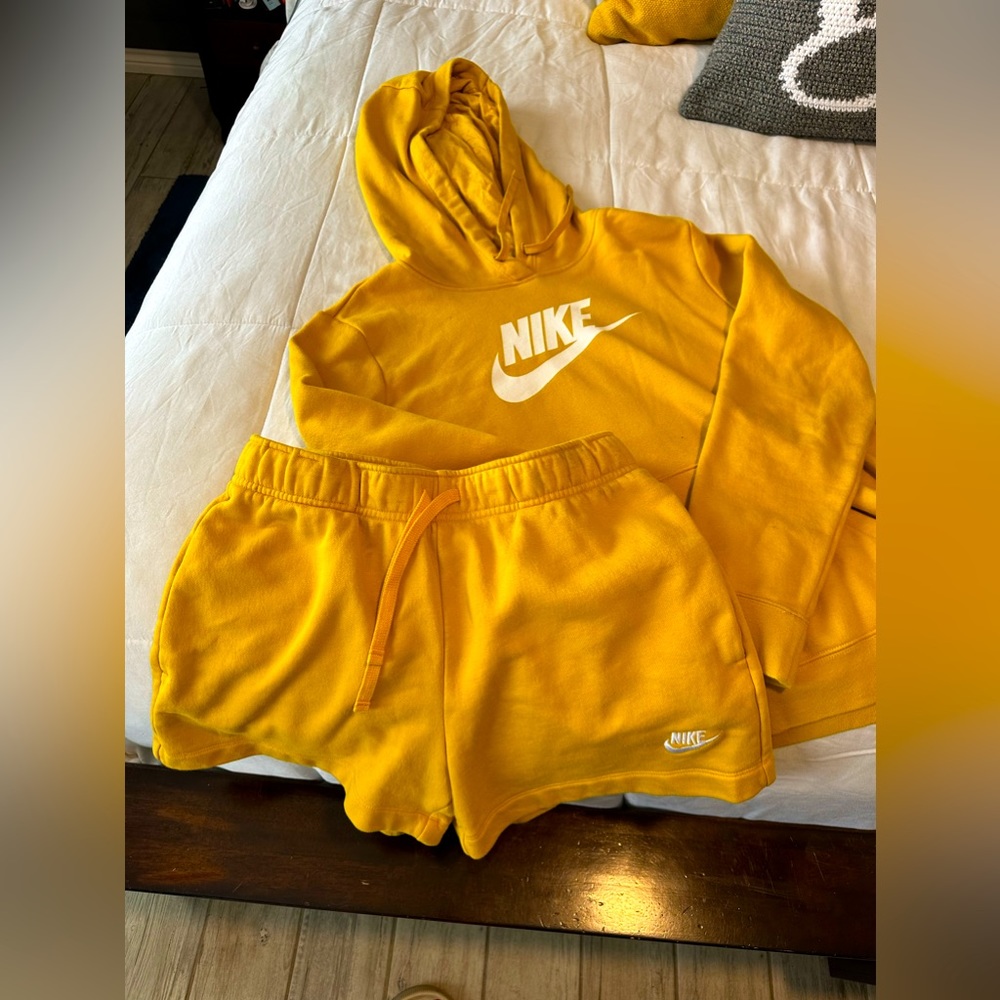 Nike Sweat Set . size Medium gently worn